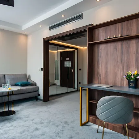 索非亚罗斯林中央公园酒店 4*