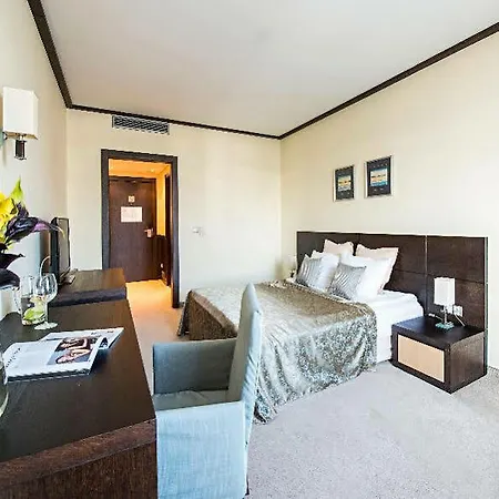 Rosslyn Park Otel 4*