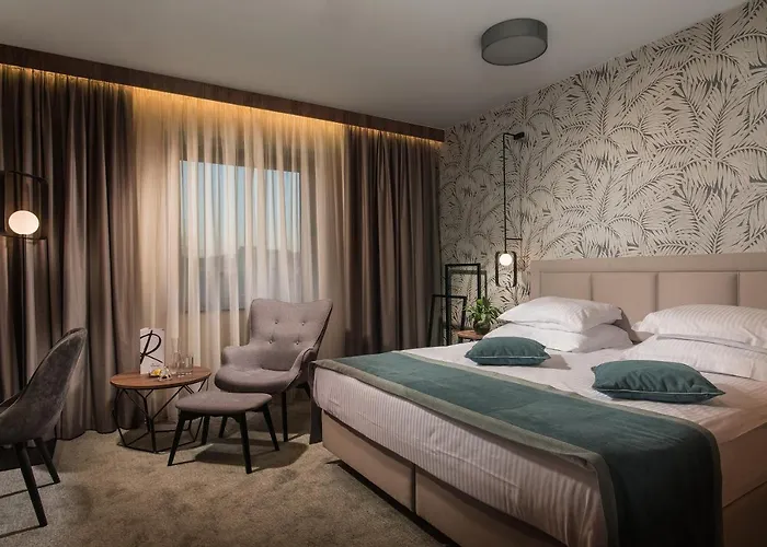 索非亚罗斯林中央公园酒店